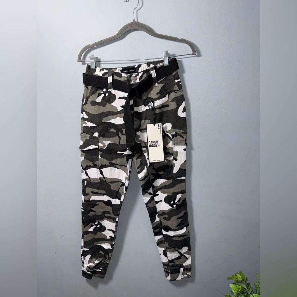 Almost Famous Camo Cargo Belted Joggers Size Small NWT Edgy
